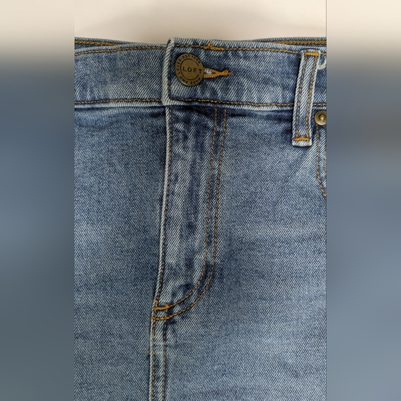 LOFT denim Blue Skirt Fresh Cut in Authentic Vintage Mid Wash, Size 14, XL - Picture 5 of 9